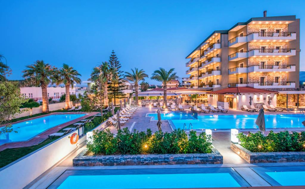 Petousis Hotel  Suites